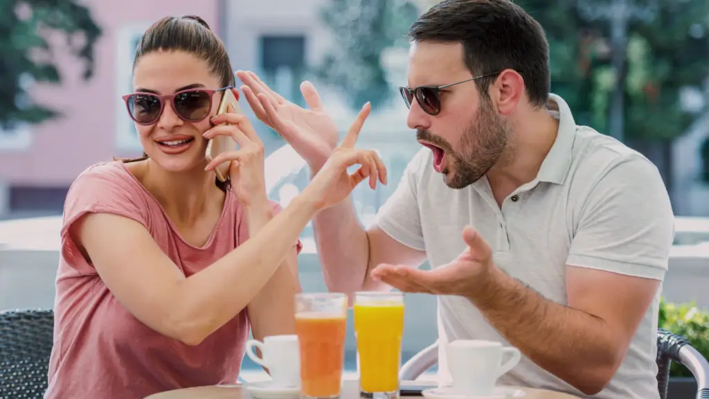 Relacionamento Rebote: carência alta, paciência zero, fim certo.