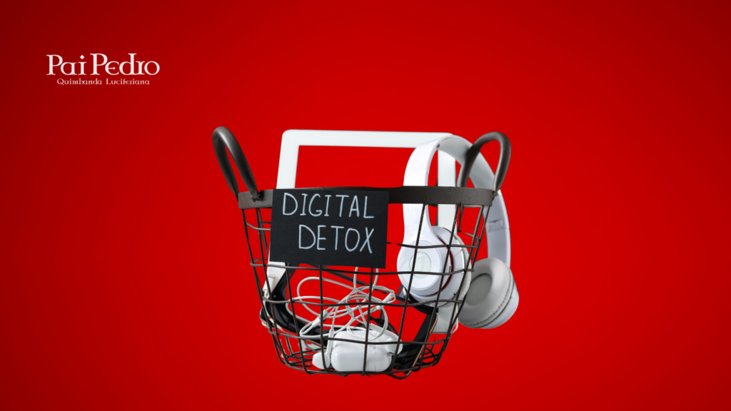 Cesta de arame com eletrônicos como fones de ouvido, tablet e cabos, representando o conceito de “Detox Digital” com fundo vermelho vibrante e a frase escrita em um cartão preso à cesta. A imagem simboliza o desligamento temporário do mundo digital para proteção emocional, depois de Stalkear nas redes sociais.