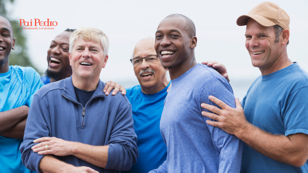 Imagem mostrando um grupo de homens sorrindo e se divertindo juntos em um ambiente externo. Todos aparentam estar relaxados e de bom humor, simbolizando diferentes perfis de ficante. No canto superior esquerdo, o logotipo “Pai Pedro – Quimbanda Luciferiana” aparece em vermelho, reforçando o contexto espiritual e analítico do tema.