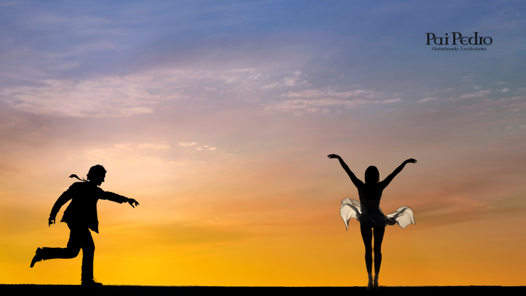 Silhueta de uma mulher livre ao pôr do sol enquanto um homem corre atrás dela, representando por que dar um gelo faz um cara correr atrás.