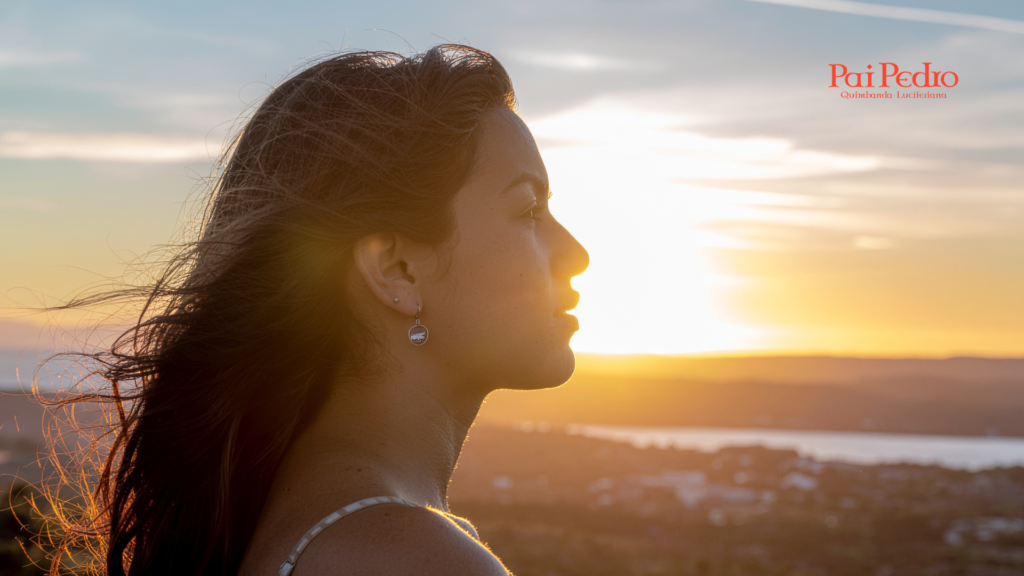 Mulher de perfil olhando o horizonte ao pôr do sol, com luz dourada no rosto, simbolizando recomeçar com clareza, decisão e abertura para um novo ciclo de vida.