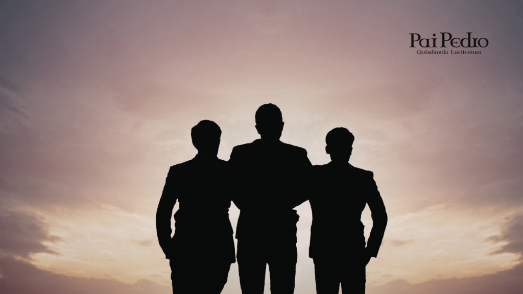 Silhueta de três homens lado a lado contra o pôr do sol, representando diferentes tipos de homens que podem gerar dúvida e confusão emocional nos relacionamentos.