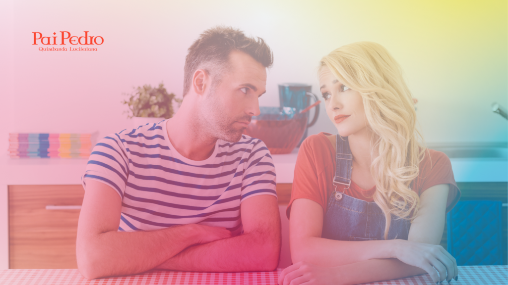 Casal conversando com olhares confusos em uma relação de amizade colorida sem definição clara